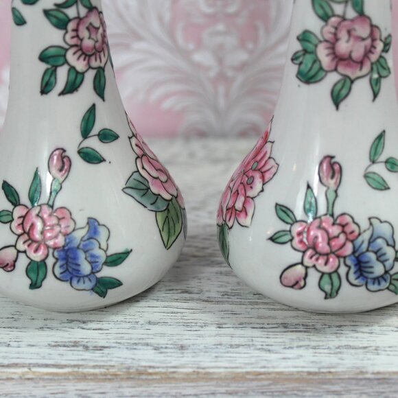Vintage Macau Porcelain Bud Vases: 2 Hand-Painted Floral Chinoiserie - Picture 3 of 8